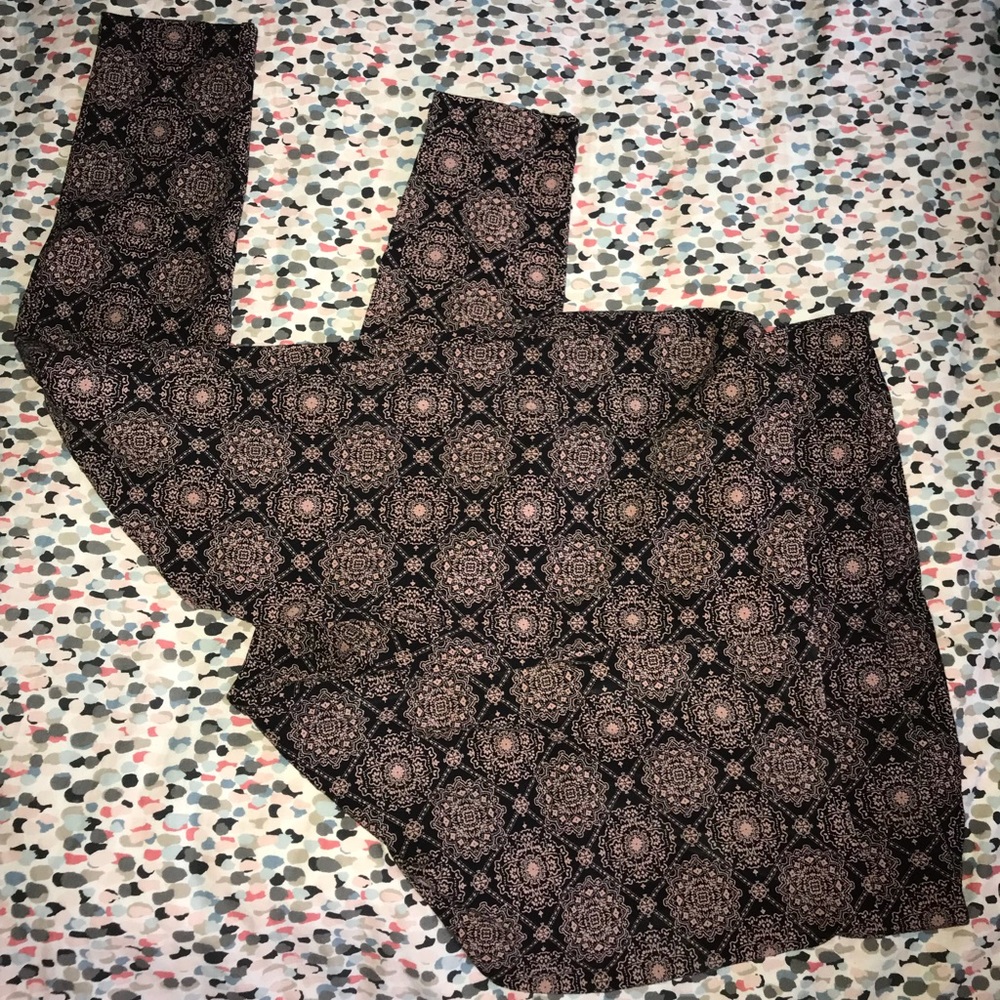 Super cute Torrid leggings ❤️